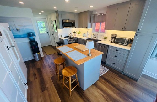 Kingsville House | East Shore - Lake View Cottage - Pelee Island