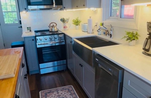 Kingsville House | East Shore - Lake View Cottage - Pelee Island