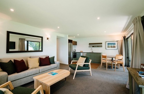 Wanaka Hotel | Edgewater