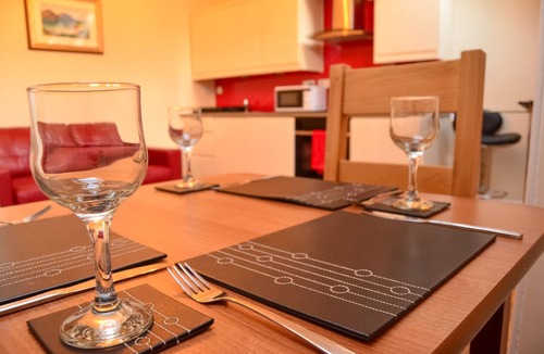 West End House | Edinburgh City Suites