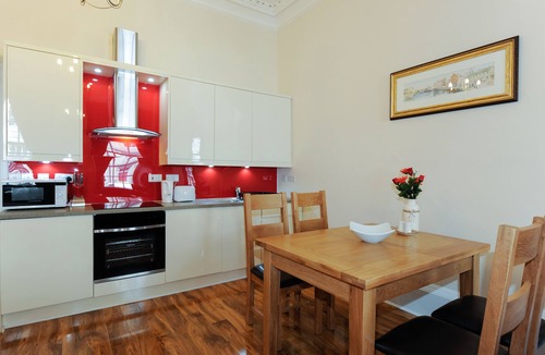 West End House | Edinburgh City Suites
