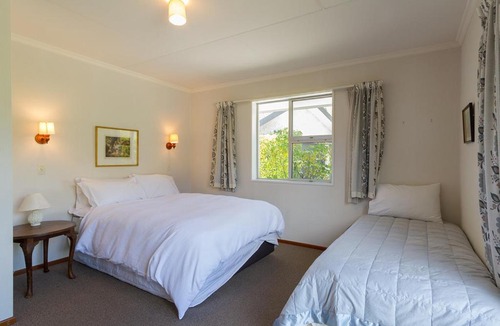Wanaka House | Eely Point Escape - Wanaka Holiday Home