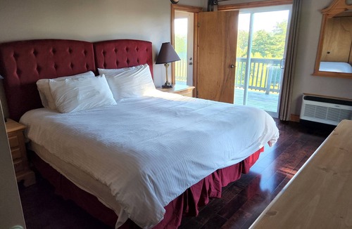 Fenelon Falls Hotel | Eganridge Resort, Golf Club & Spa