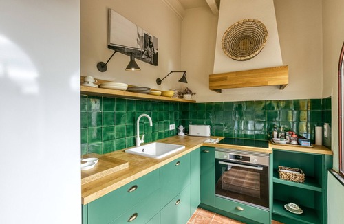 Ventallo Apartment | El Pedró Panoramic Apartment with Mountain Views, Wi-Fi, and Air Conditioning