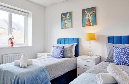 Basildon Apartment | Elegant 3-Bedroom Home with Parking Near Basildon Town Centre