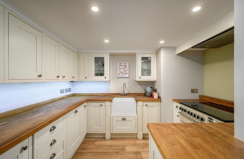 West End Apartment | Elegant Flat with Garden in Edinburgh West End