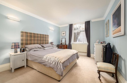 West End Apartment | Elegant Flat with Garden in Edinburgh West End