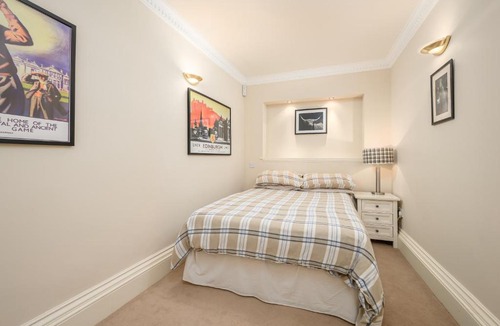 West End Apartment | Elegant Flat with Garden in Edinburgh West End
