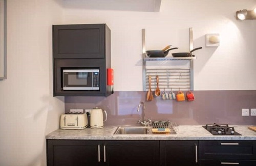 Mainland Cabin | Elegant Little Wyvis Lodge - Sleeps 2