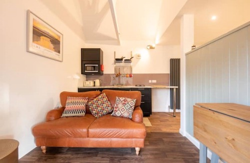 Mainland Cabin | Elegant Little Wyvis Lodge - Sleeps 2