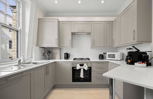 City of Westminster Apartment | Elegant Mayfair Flat with City Views