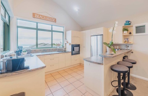 Redcliffs House | Elevated Ocean View Oasis - 3-BR, 2-Bath, Parking