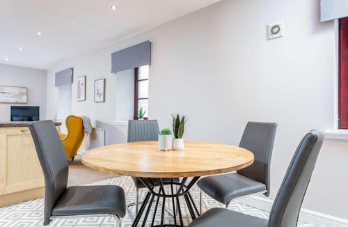 Ayr Apartment | Elliot Suite No2 - Donnini Apartments