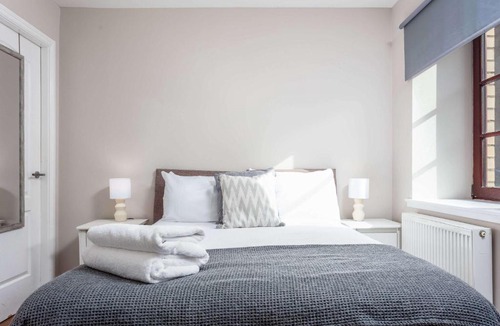 Ayr Apartment | Elliot Suite No2 - Donnini Apartments