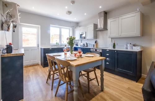 Aldeburgh Cottage | Elm Cottage - sleeps 5 guests in 3 bedrooms