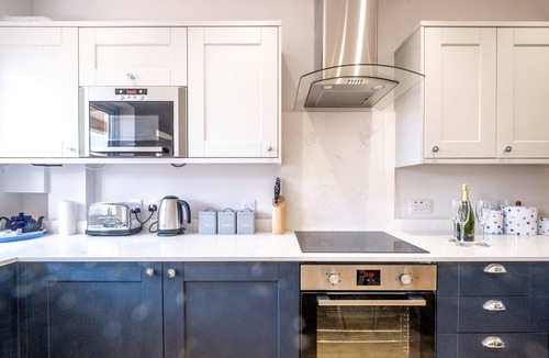 Aldeburgh Cottage | Elm Cottage - sleeps 5 guests in 3 bedrooms