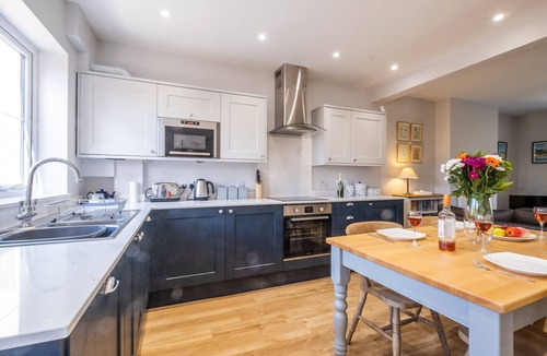 Aldeburgh Cottage | Elm Cottage - sleeps 5 guests in 3 bedrooms