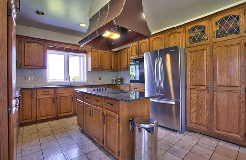 Norval Villa | Embrace Spring in style on 25 acre of land with indoor heated swimming pool!