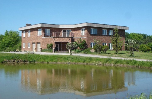 Norval Villa | Embrace Spring in style on 25 acre of land with indoor heated swimming pool!