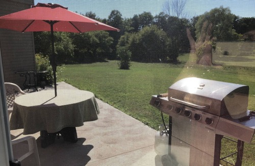 Norval Villa | Embrace Spring in style on 25 acre of land with indoor heated swimming pool!