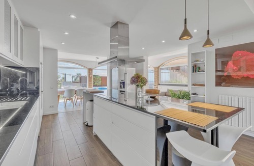 Castell-Platja d'Aro Ski Chalet | Emeis House