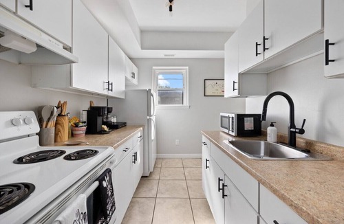 Walkerville Apartment | Emerald Suite + Amber Suite - Sleeps 6