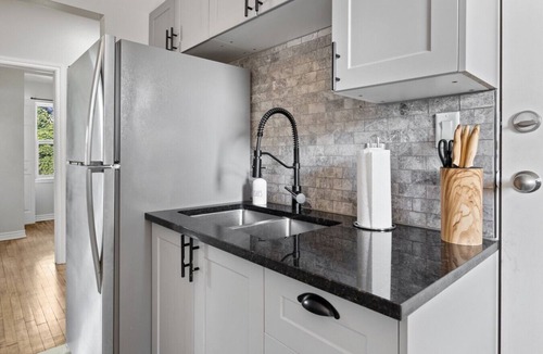 Walkerville Apartment | Emerald Suite + Sapphire Suite + Amber Suite - Sleeps 8