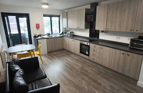 Chelmsford Apartment | Ensuite Double Room - Chelmsford Town