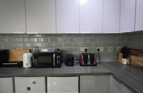 Chelmsford House | Ensuite Room Near City Centre & Riverside Walks