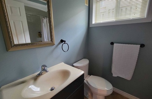 Oshawa House | Entire 1 bedroom basement suite with separate entrance in North Oshawa