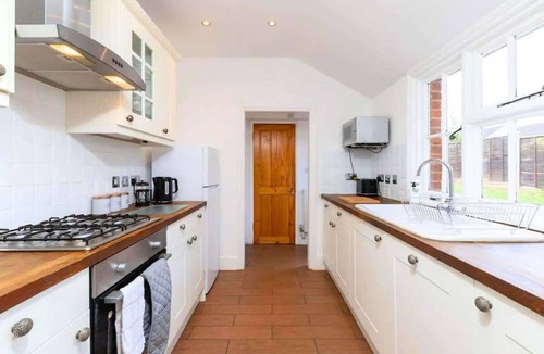 Hatfield House | Entire 5 Bed House - Contractors, Familie's & More