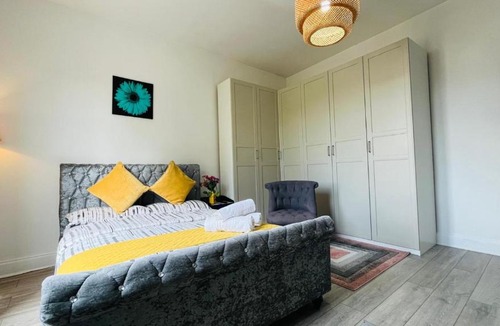 Kelty Apartment | Entire Apartment with Self Check-In & Free Parking
