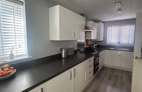 Bedford House | Entire Home in Central Bedfordshire 5 Bedroom sleeps 10 5BR & 2.5 bathrooms