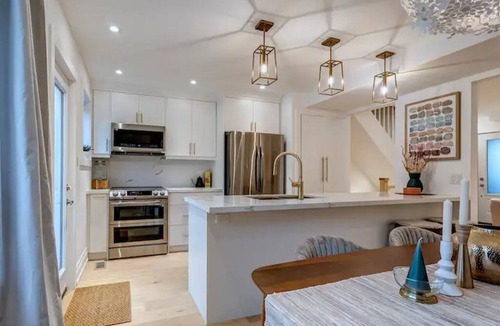 Oakwood Village House | Entire Midtown Toronto Home - 3BR, 2 Baths, 2 Kitchens, Walk/Transit
