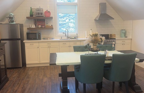 Caledon House | Entire private 1 bedroom apartment in Alton ont. A place to relax, pet friendly