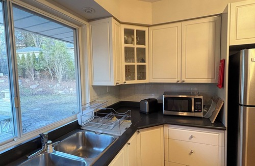 North York House | Entire Spacious cottage style immaculate home