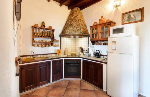 Guime Villa | Beautiful Country Villa with Pool, Terrace, Garden & Wi-Fi; Parking Available