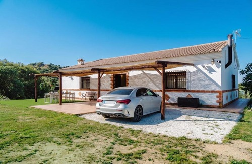 Archidona House | Escapada premium con jacuzzi y piscina climatizada
