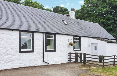 Girvan Cottage | Escape to this charming Ayrshire cottage with breathtaking sea views.