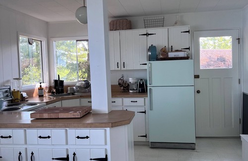 Douro-Dummer House | Escape to Your Very Own Private and Cozy Island with 360 Lakeviews