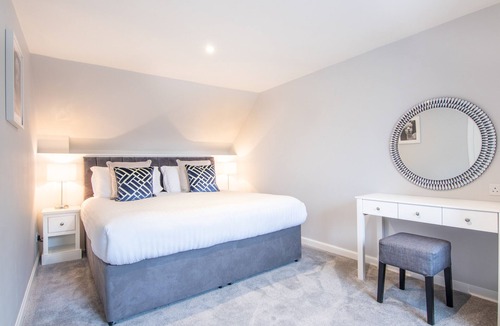 Scaniport House | Essich Park - 2BR - Hot Tub - Sleeps 4