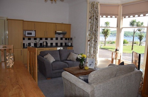 Rothesay Apartment | Ettrick Bay Apartment sleeps 4 with sea views.