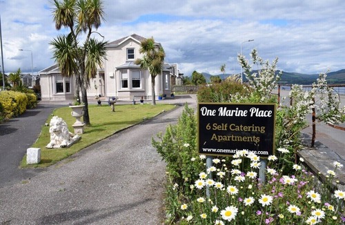 Rothesay Apartment | Ettrick Bay Apartment sleeps 4 with sea views.