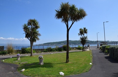 Rothesay Apartment | Ettrick Bay Apartment sleeps 4 with sea views.