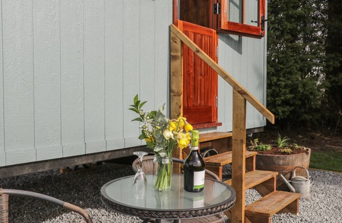 Cottingham Cottage | EWES WELCOME, pet friendly, with open fire in Cottingham