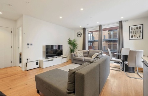 Lansbury Apartment | Excel Riverside 2 Bed