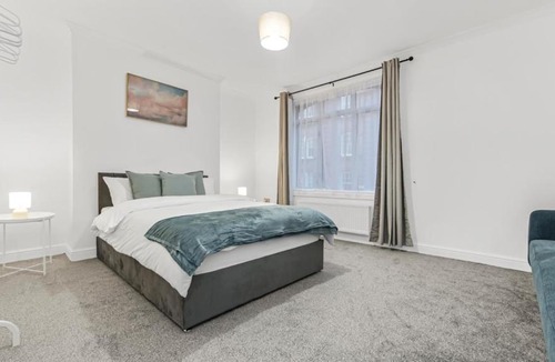 Elephant and Castle Apartment | Excellent 2-Bed flat near central London