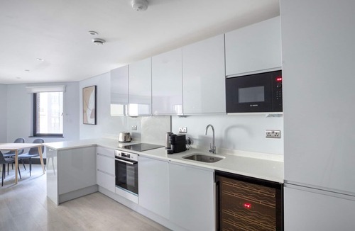 Whitechapel Apartment | Exceptional Aldgate/Whitechapel 2BR w/Garden, nr Station, by Blueground