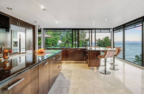 Ngaio Bay Cabin | Exclusive Jacuzzi Suite - Ocean Views, Beach Access & Full-Service Luxury Lodge