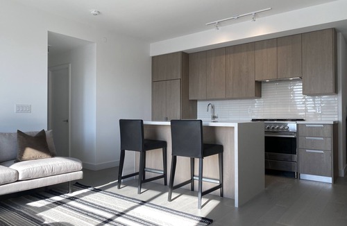 Etobicoke Condo | Executive 2 bed 2 bath condo - Kingsway Crescent